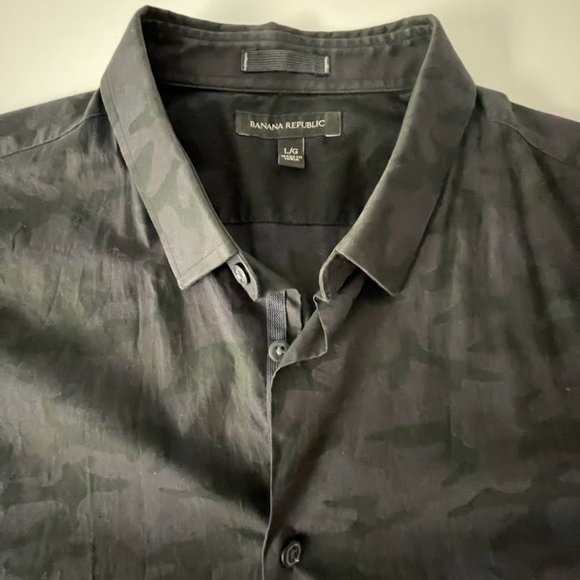 Banana Republic - Camo Print - Long Sleeve - Button Down - Large - Picture 3 of 4